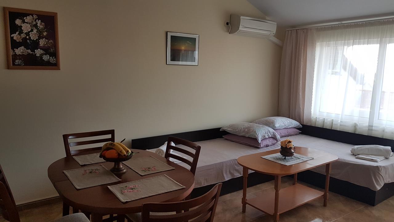 Tashevi Apartments Pomorie Esterno foto