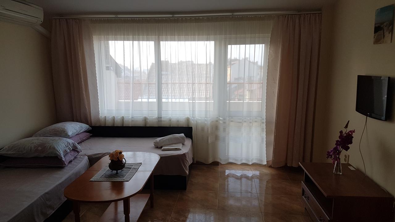 Tashevi Apartments Pomorie Esterno foto