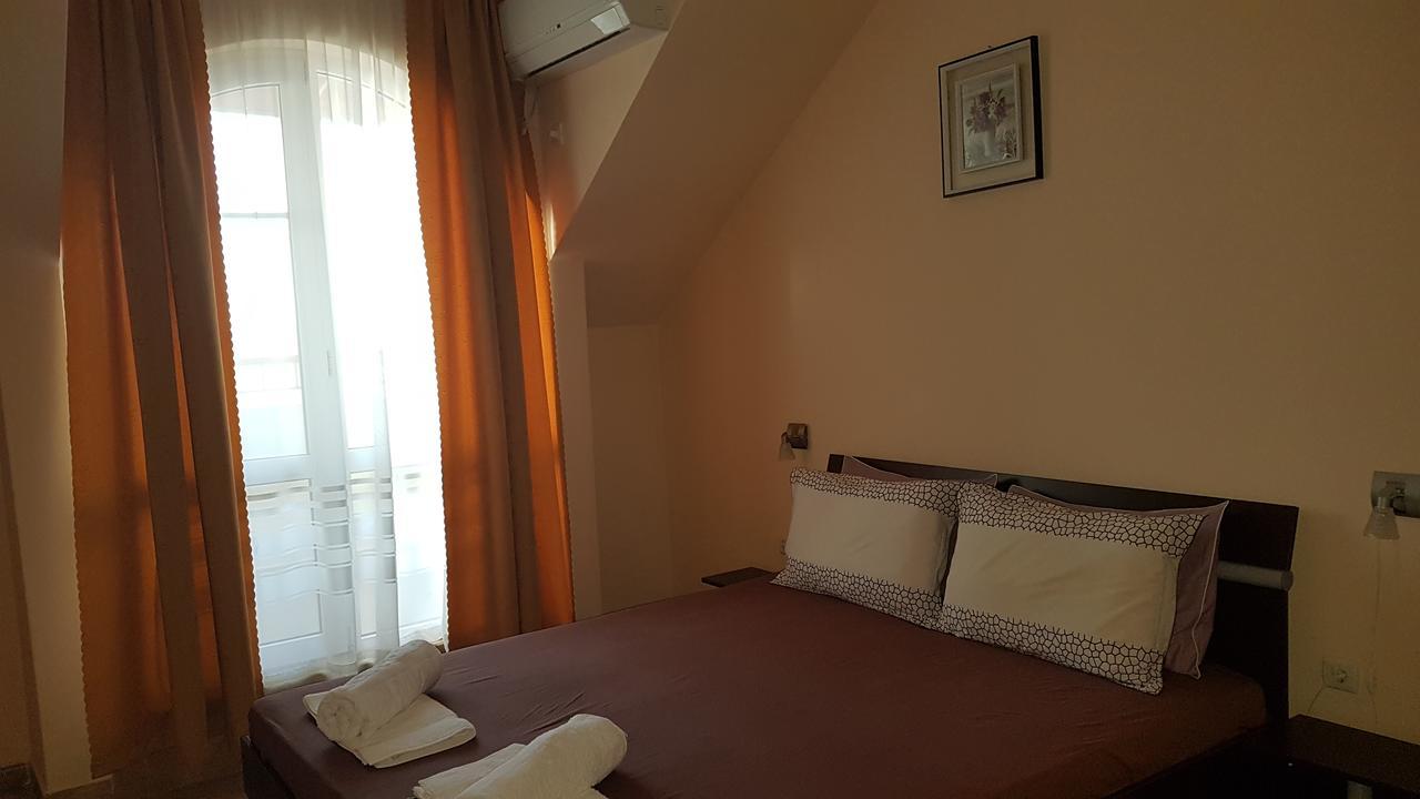 Tashevi Apartments Pomorie Esterno foto