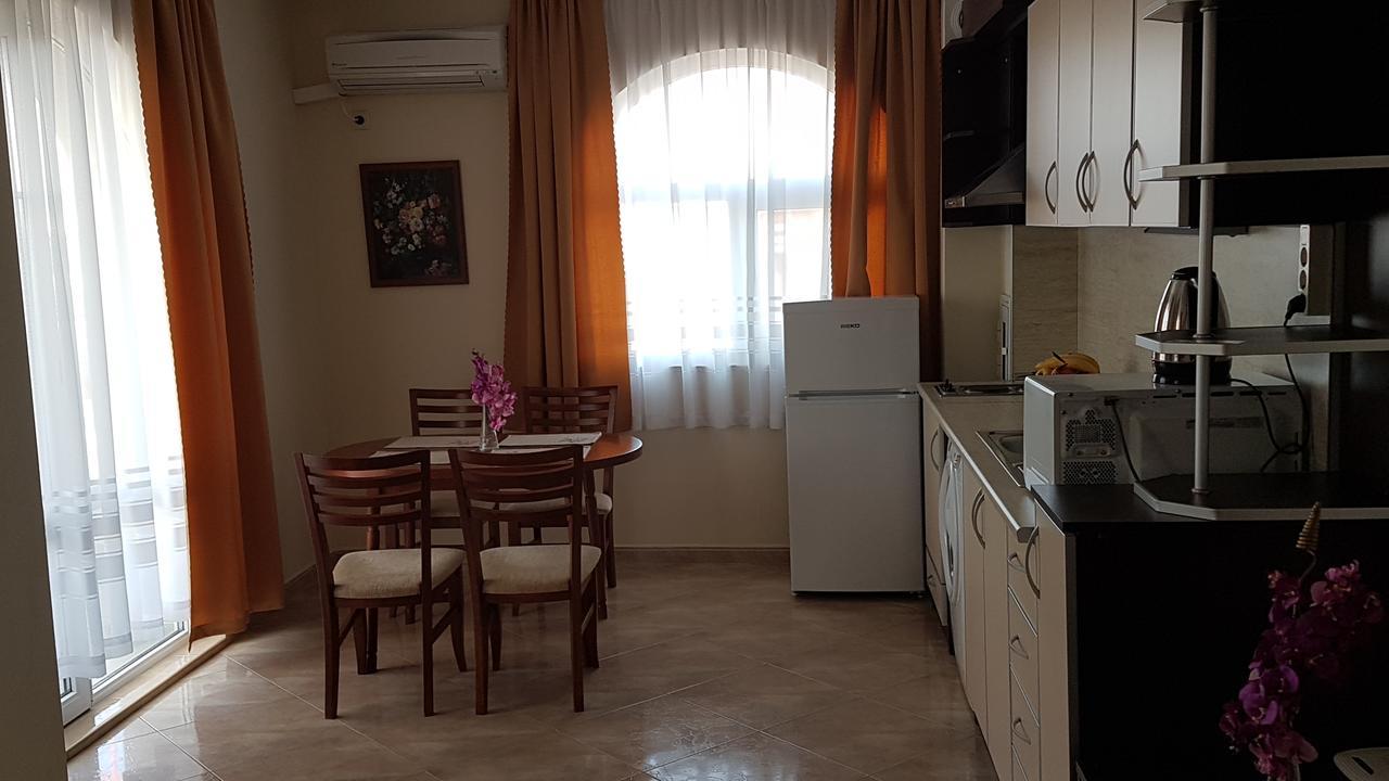 Tashevi Apartments Pomorie Esterno foto