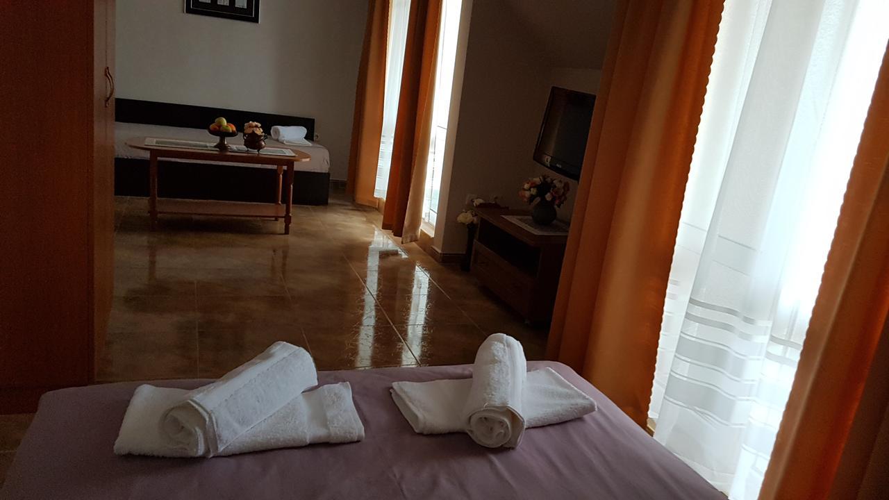 Tashevi Apartments Pomorie Esterno foto